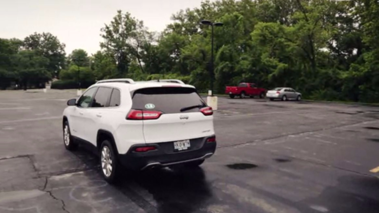 Chrysler recalls 1.4 million cars over remote hacking fears | ITV News