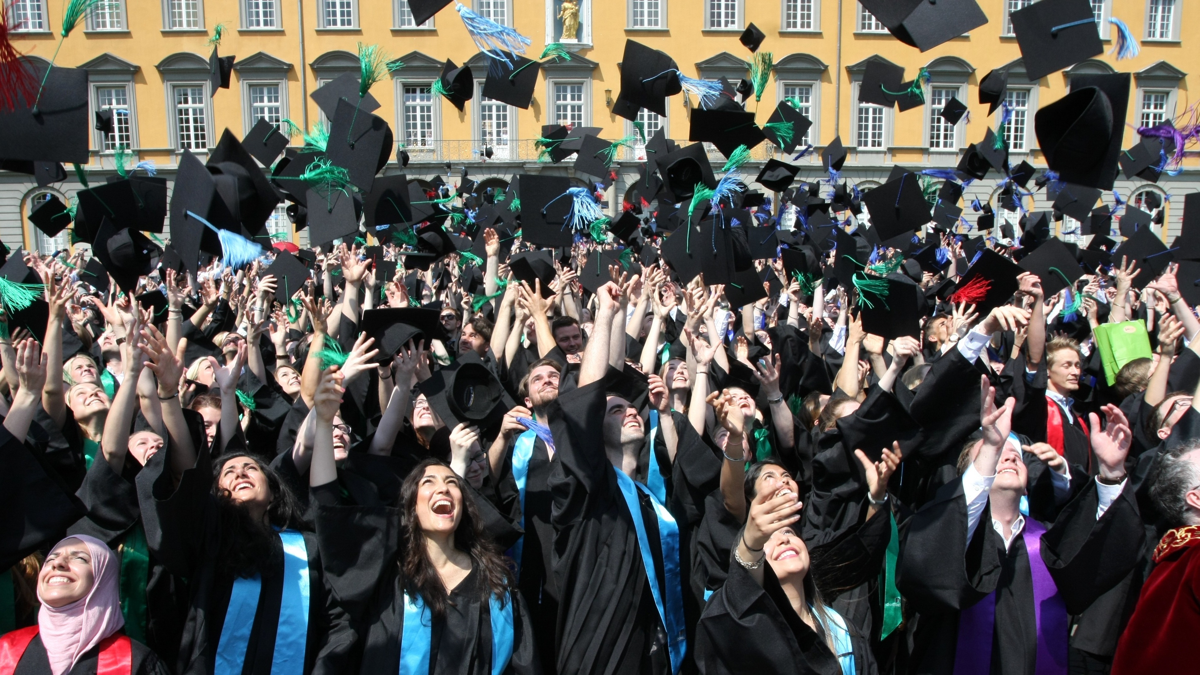 Education in germany. Студенты выс\шего образования в Германии. Образование в Германии университеты. Студенты вузов в Германии. Последипломное образование в Германии.