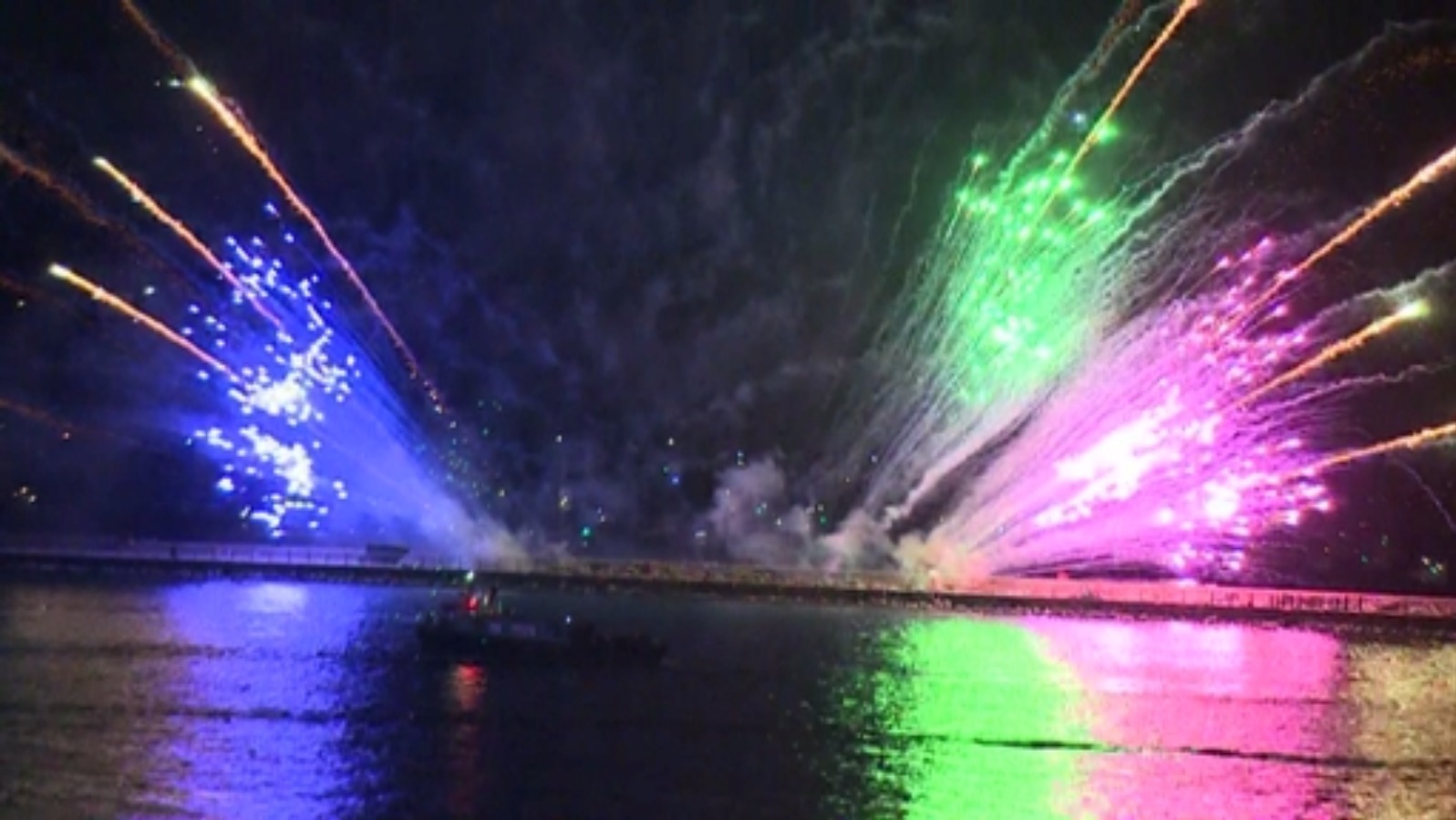 WATCH Plymouth Fireworks go off with an astonishing bang ITV News