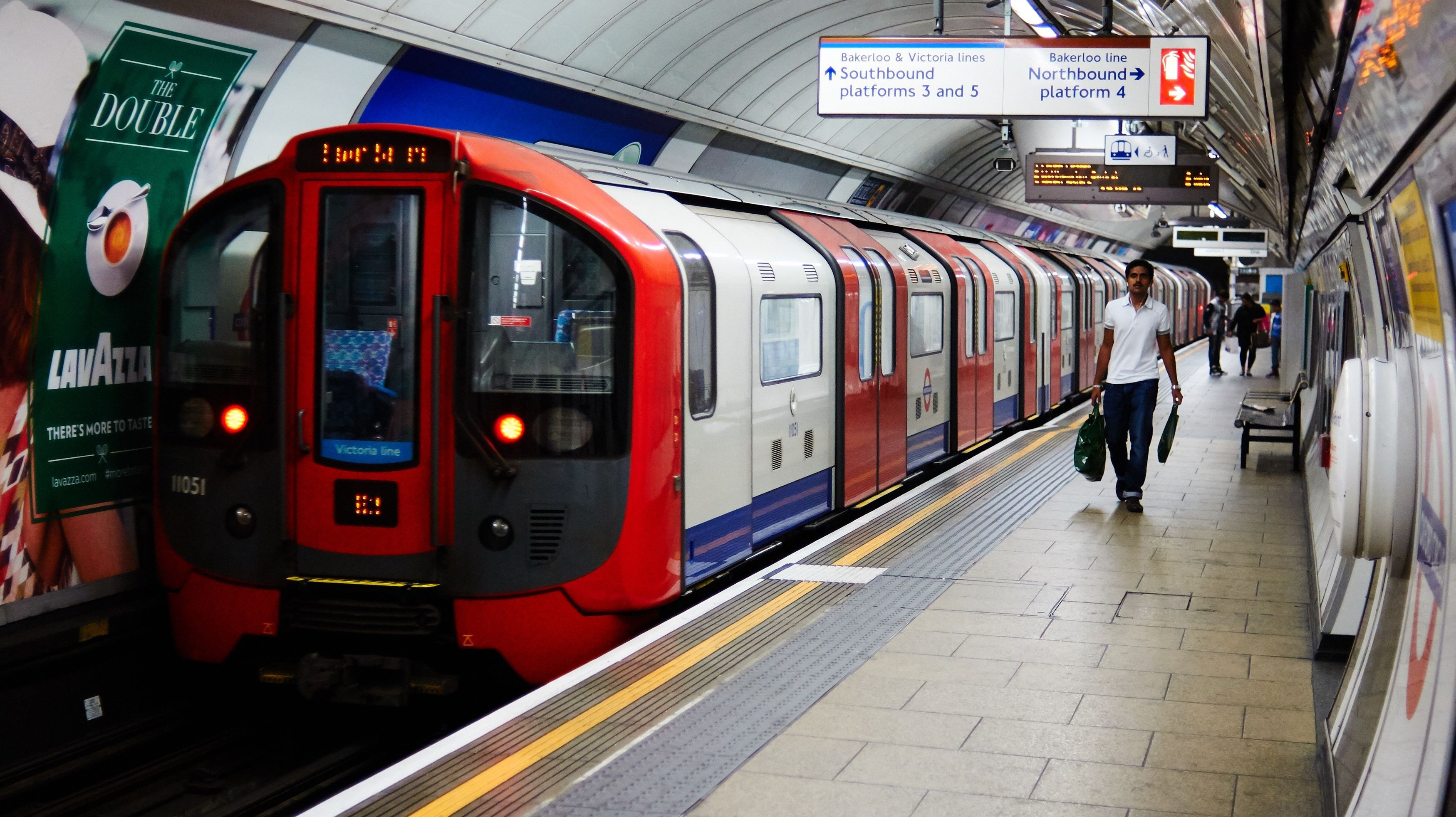 Petition for driverless Tube trains gaining support | ITV News London