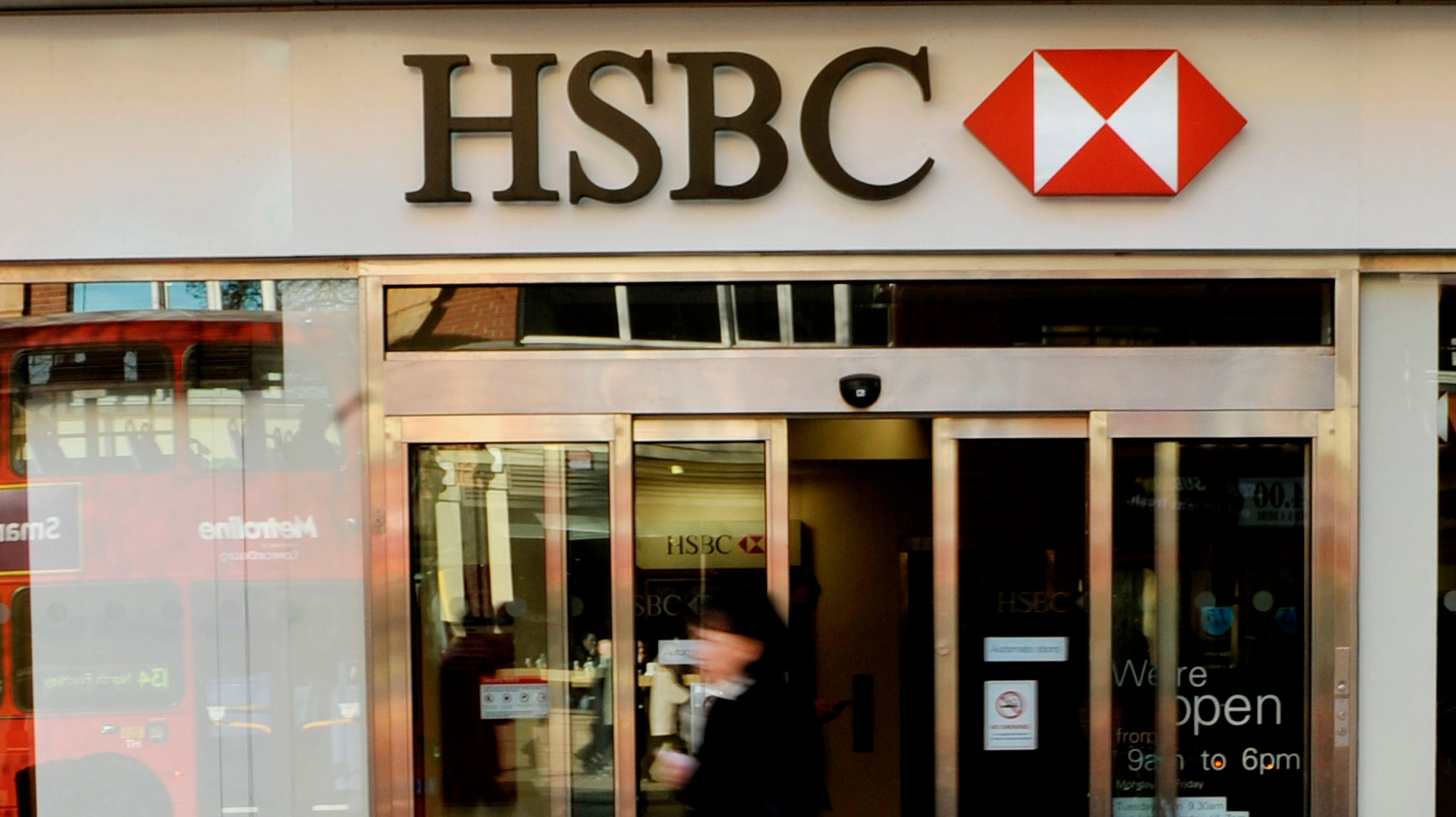 HSBC technical glitch: What customers can do | ITV News