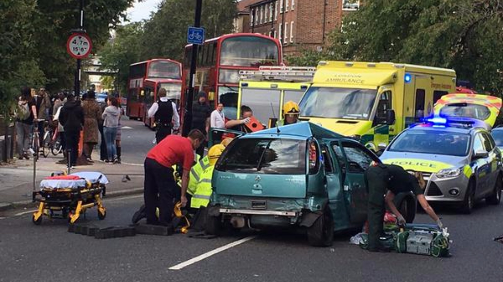 Teenager dead following car crash after fight | ITV News London