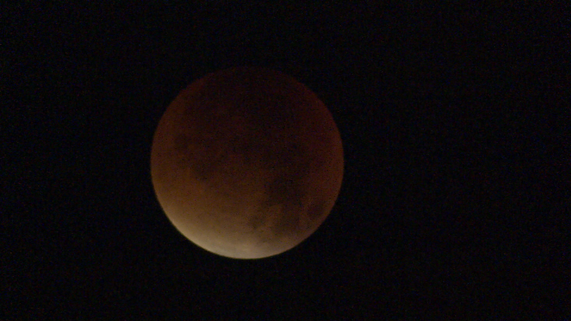 Your Pictures: Stargazers In East See 'supermoon' In Lunar Eclipse ...