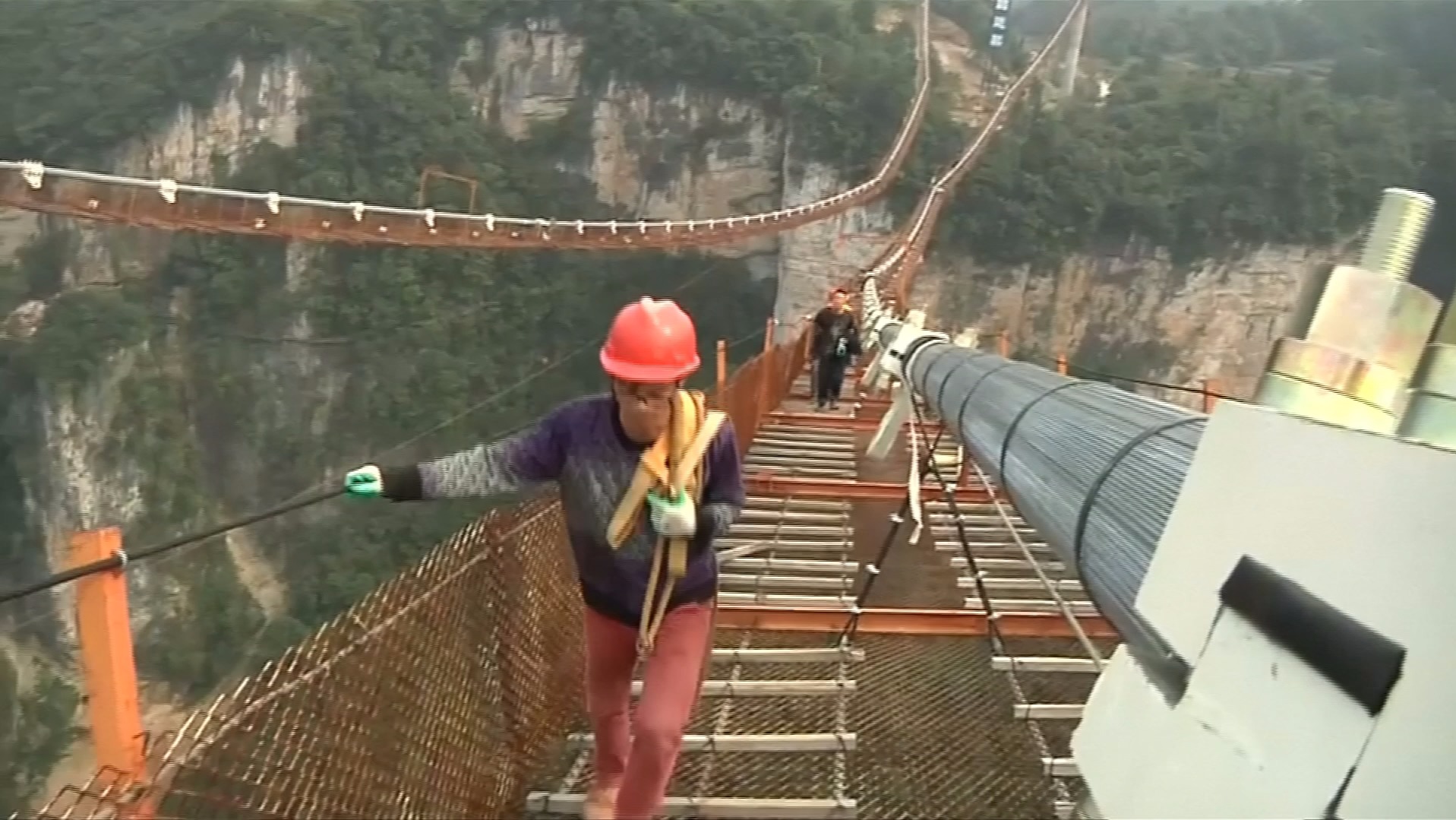 China is building the world's longest and tallest glass bridge | ITV News