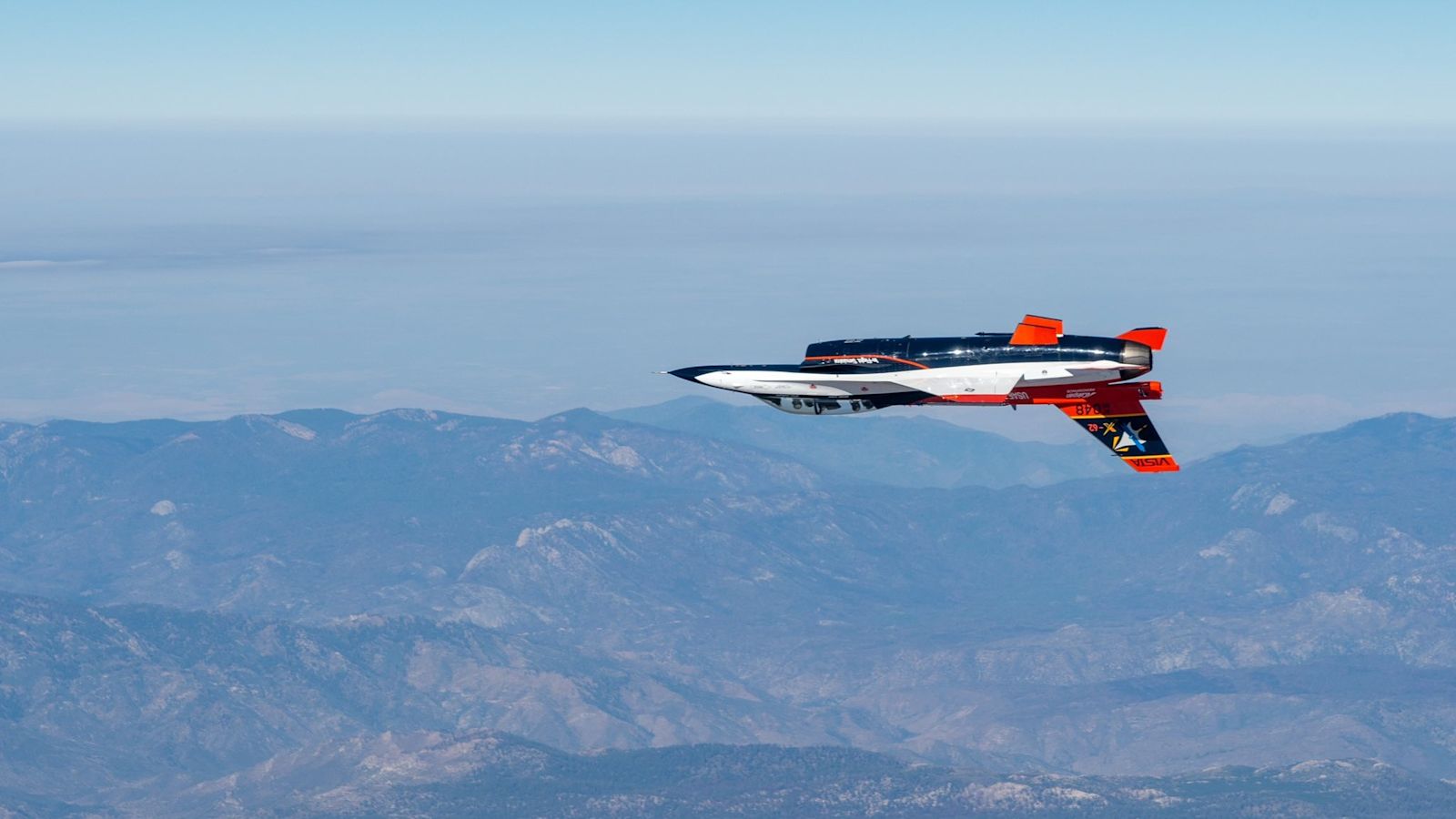 Ai Jet Video shows first ever AI fighter jet pitted against human pilot in US ...