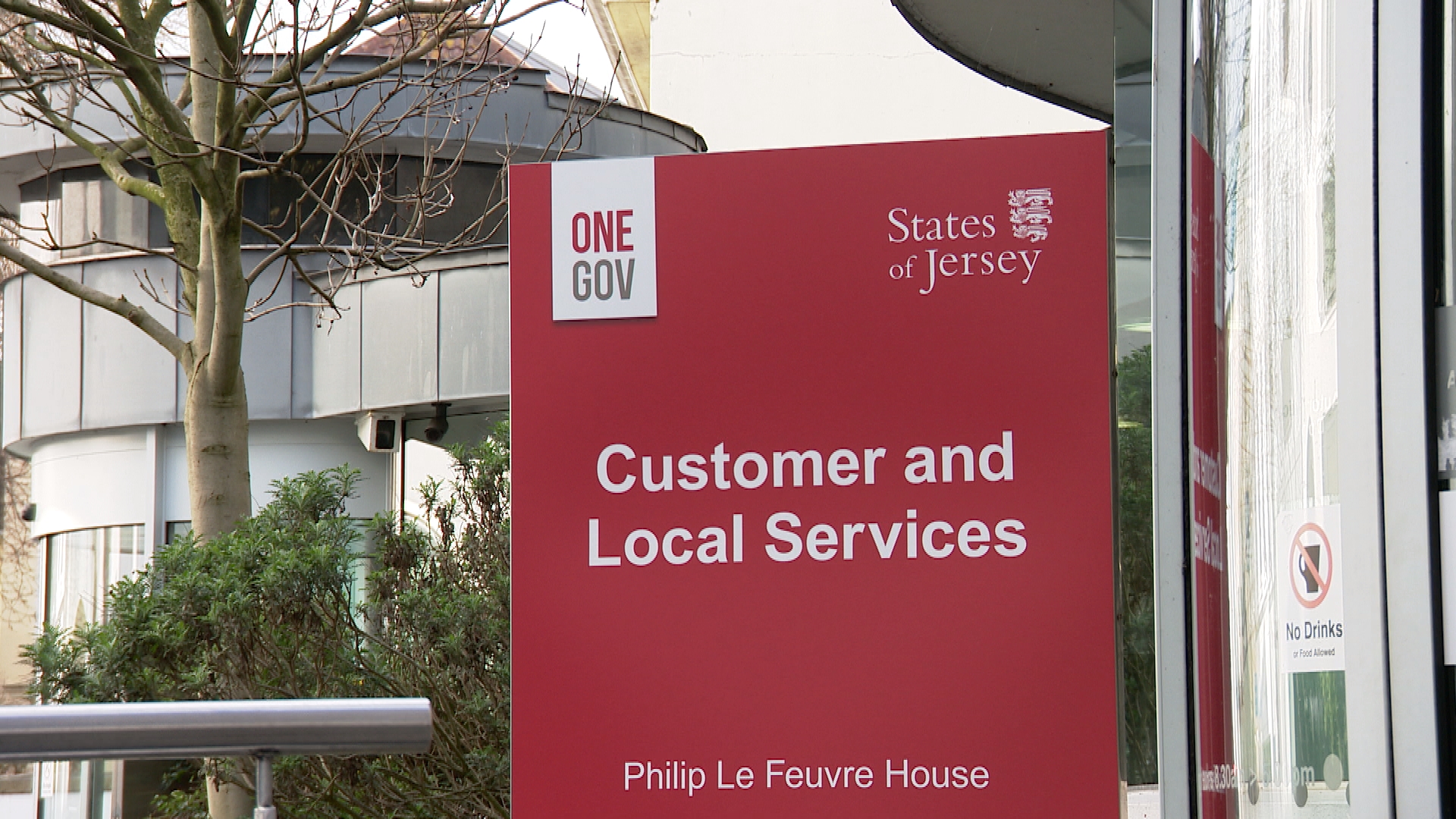 new-mobile-tax-helpdesk-in-jersey-to-combat-long-wait-times-itv