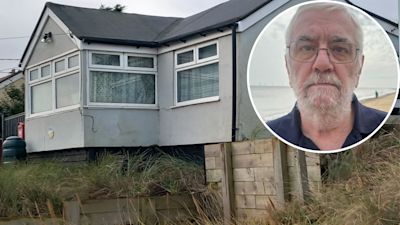 Kevin Jordan and his home in Hemsby, Norfolk, which had to be demolished because of coastal erosion.
Credit: ITV News Anglia