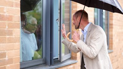 Prince of Wales makes dialysis patient's day during chance meeting at hospital