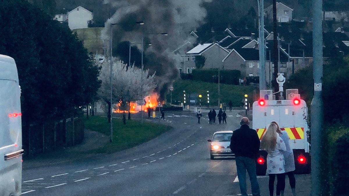 Petrol bombs thrown at police in ‘orchestrated' Newtownabbey attack ...