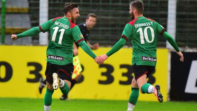 Glentoran's Robbie McDaid scored the only goal in their Europa League win over HB Torshavn at the Oval.