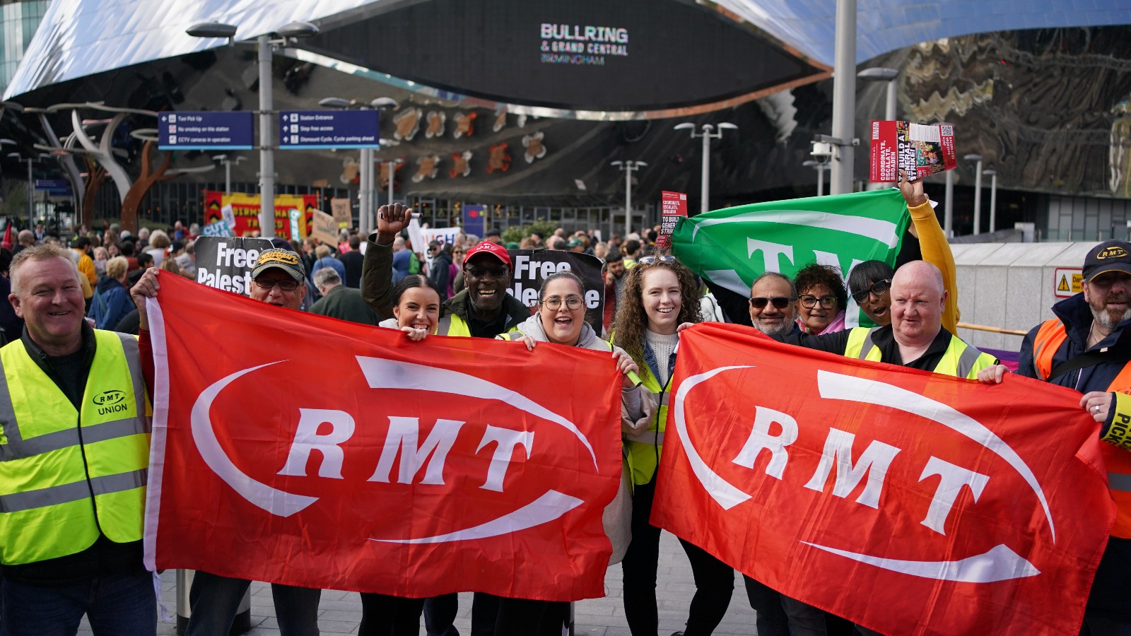 Government 'hopeful' for rail strikes resolution but union bosses
