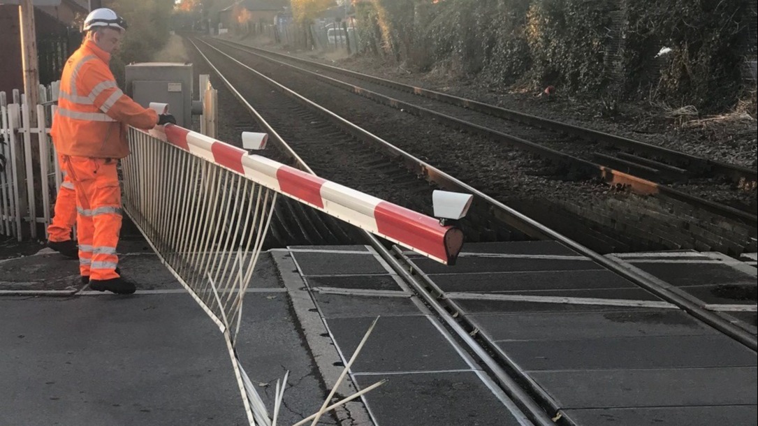 East Yorkshire Motorists Urged To Use Level Crossings Safely After Driver Jumps Red Light And Hits Barrier In Cottingham Itv News Calendar