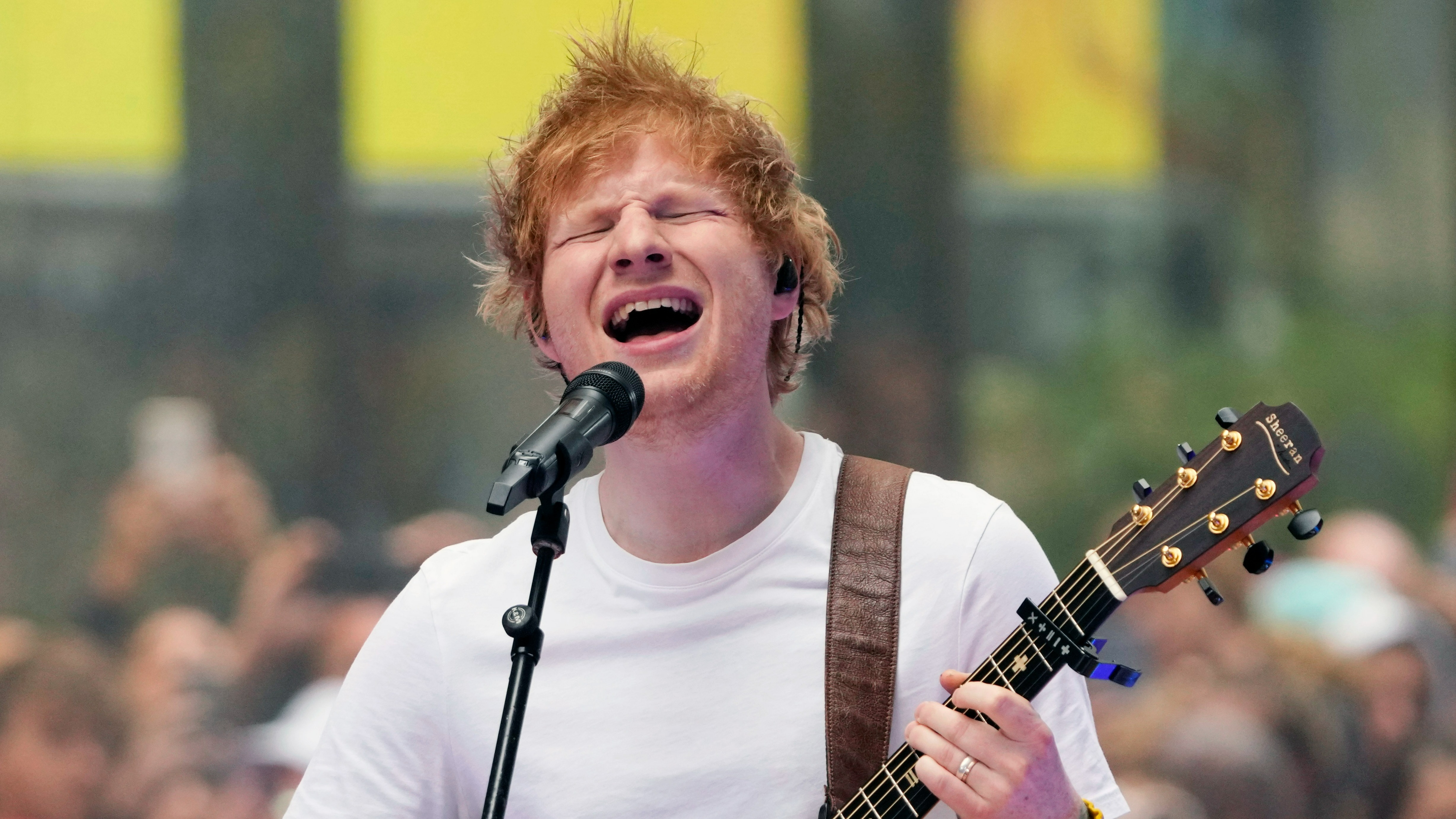 Video shows Ed Sheeran wowing Mumbai crowd by singing in Punjabi | ITV News