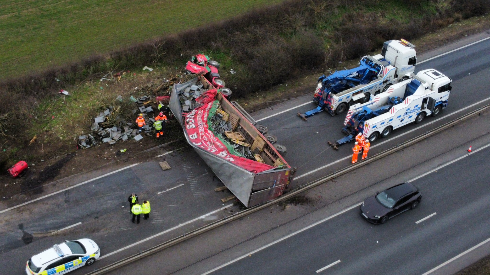 A1 closed southbound in Lincolnshire after lorry overturns ITV