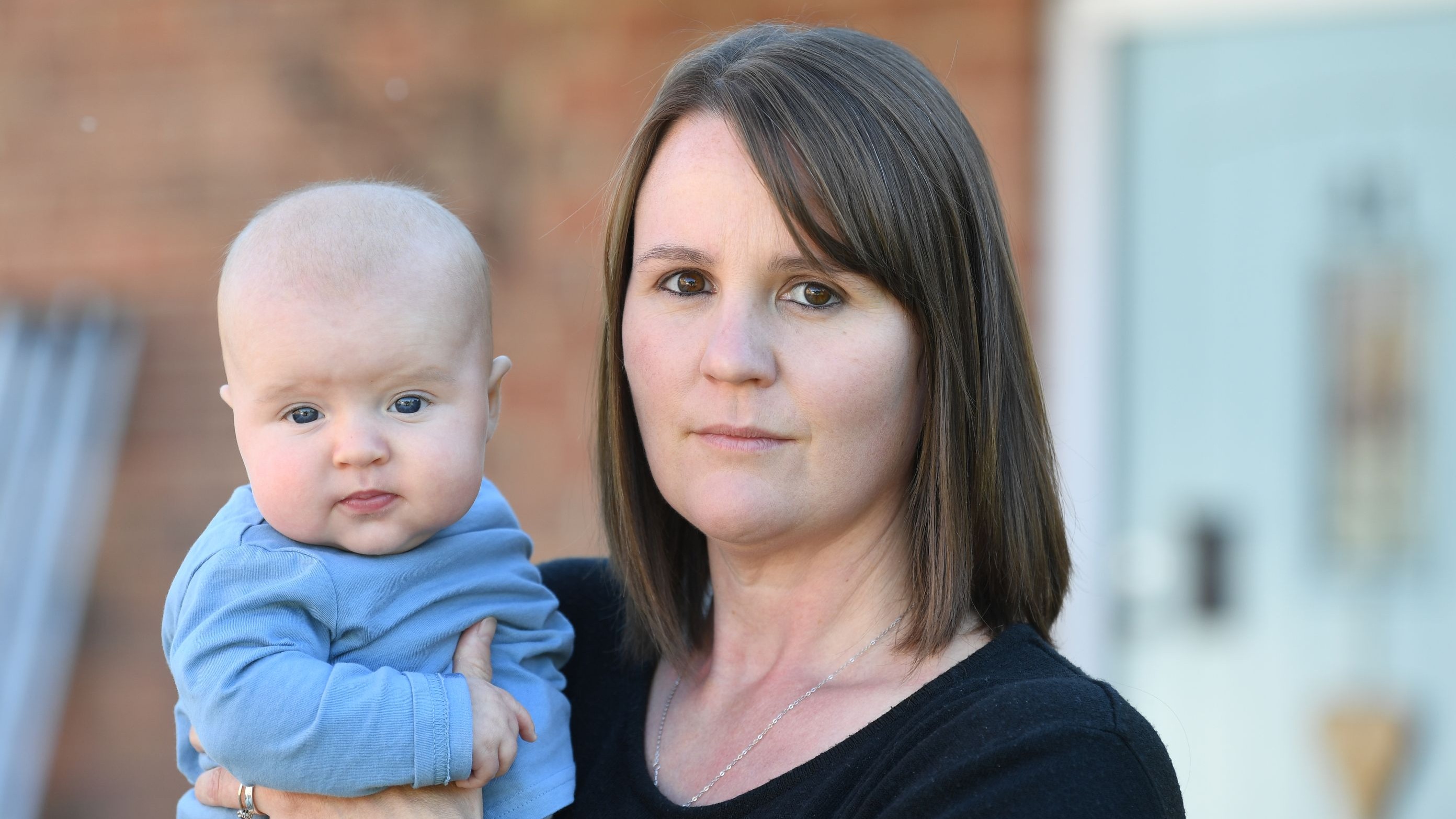 Breastfeeding Mum humiliated As Volunteer Tells Her no Food Allowed breastfeeding-mum-humiliated-as-volunteer-tells-her-no-food-allowed
