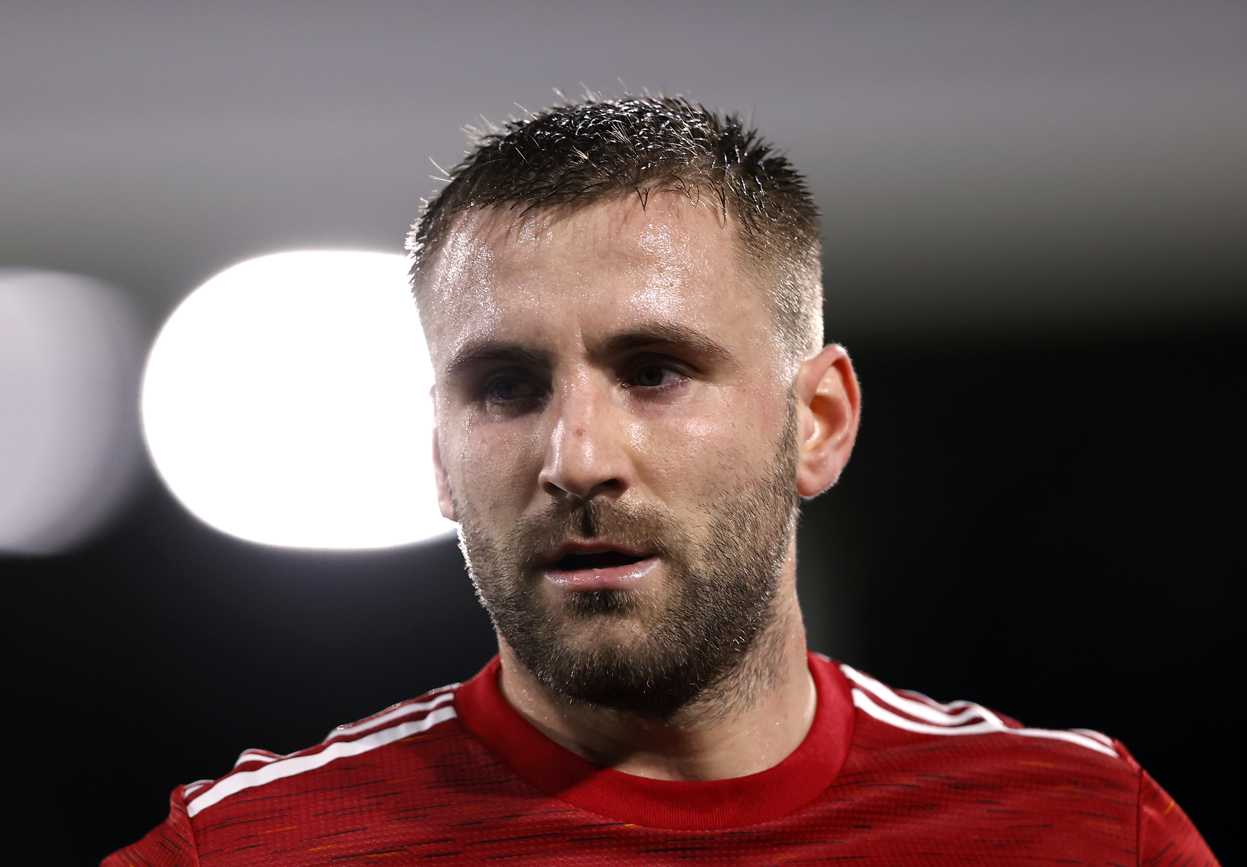 Luke Shaw tweets Manchester United fan who threw green and gold scarf at him | ITV News