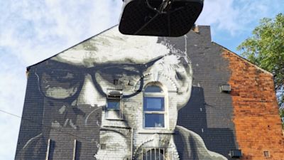 Giant Mural Of Leeds United Manager Marcelo Bielsa Pops Up In Headingley Calendar Itv News