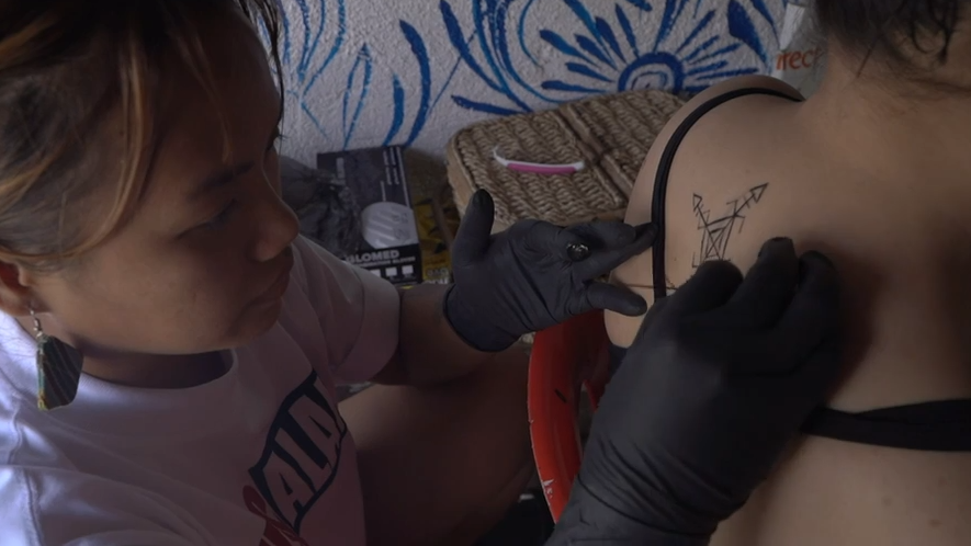 Tattoo Artist Turns 8 YearOld Girls Dull Leg Braces Into Colorful Disney  Villains