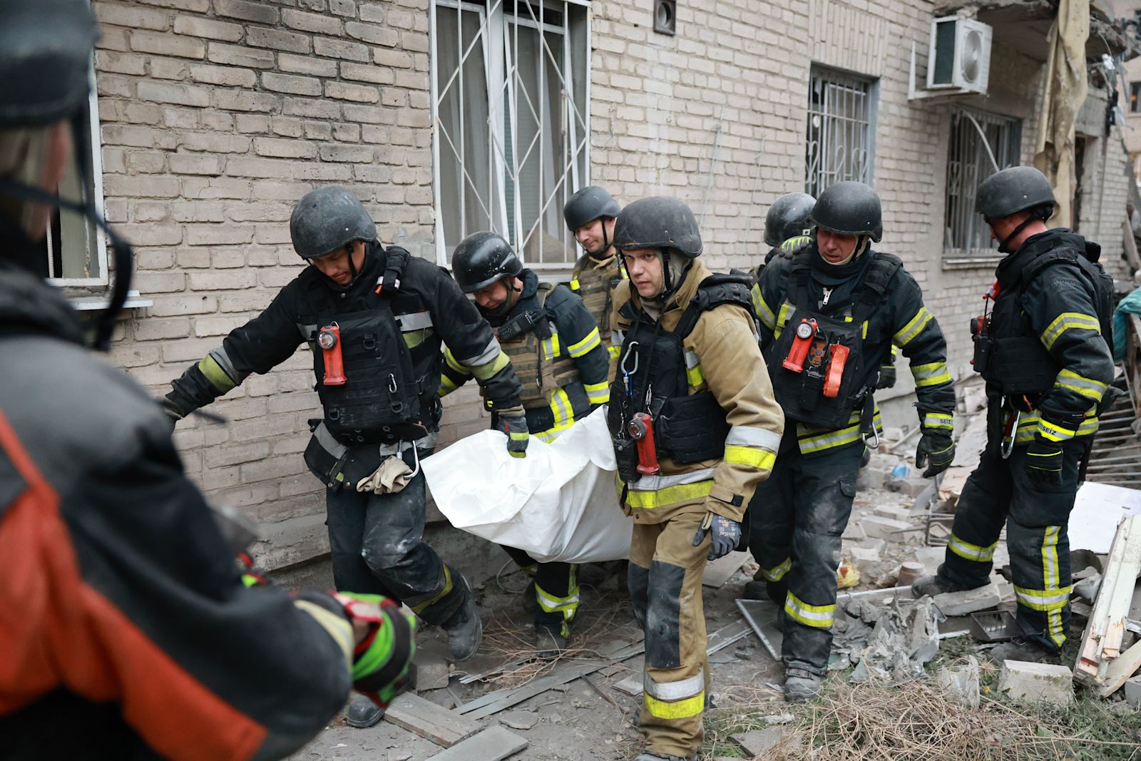 Russian attacks kill 20 in Ukraine after Trump strikes diesel deal