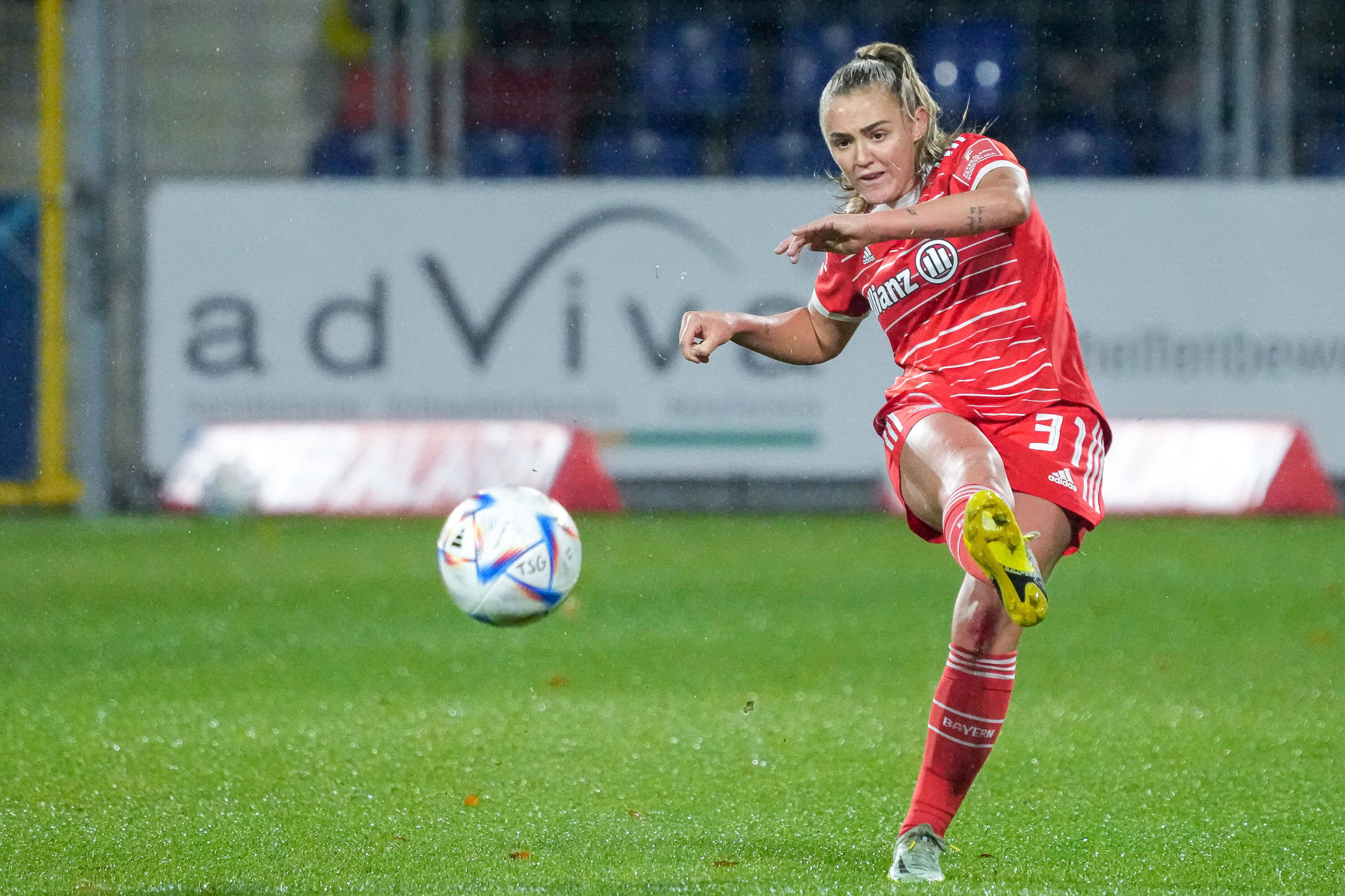 Georgia Stanway: England Women midfielder extends Bayern Munich