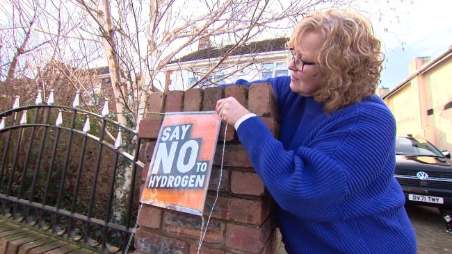 'Say no to hydrogen' sign in the village of Whitby in Ellesmere Port