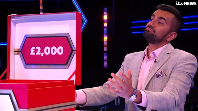 During his fake game, the banker offered £4,000 for Rishi's box - an offer he later regretted refusing.