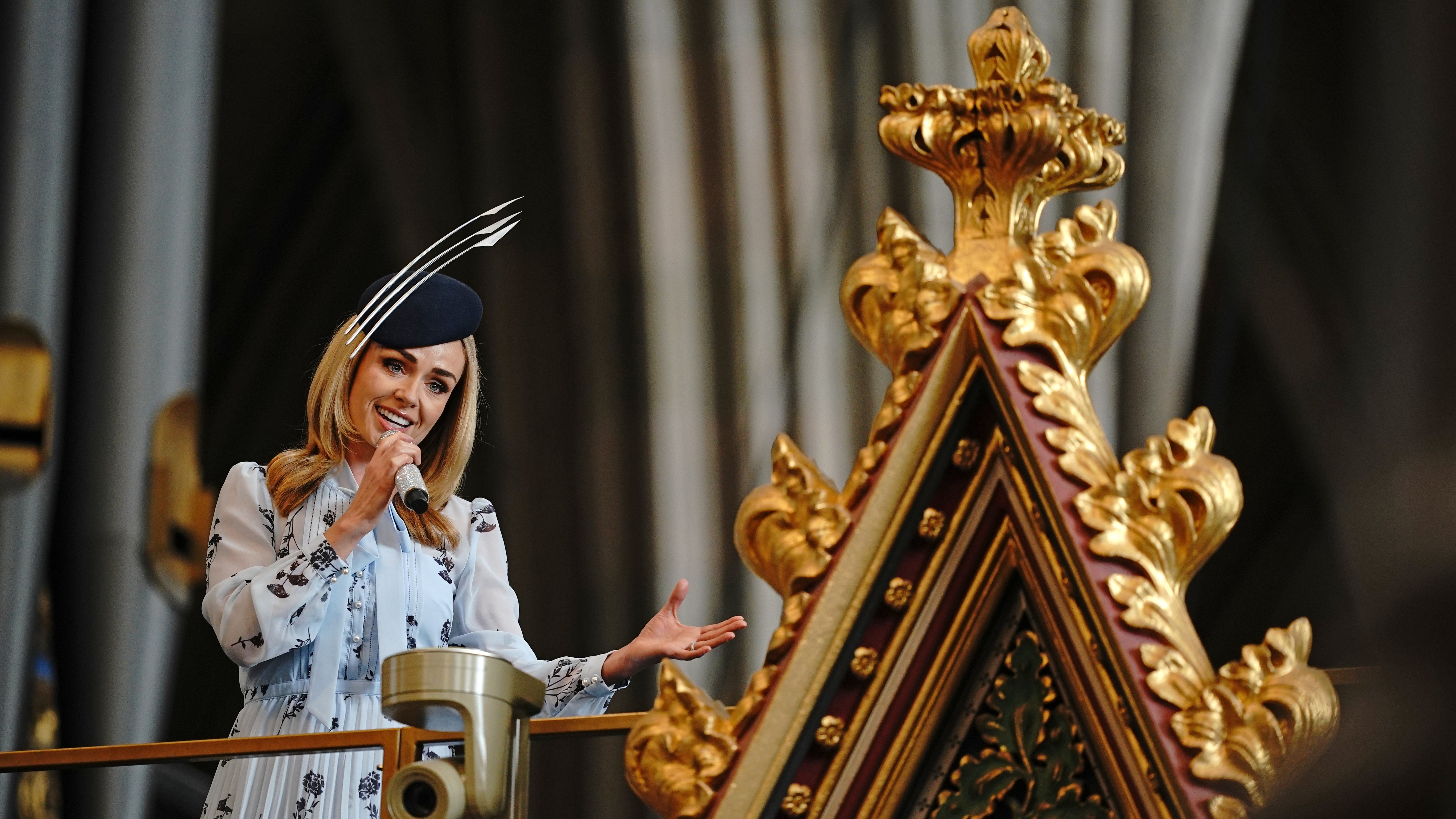 King and Queen say thanks for 'glorious occasion' - BBC News