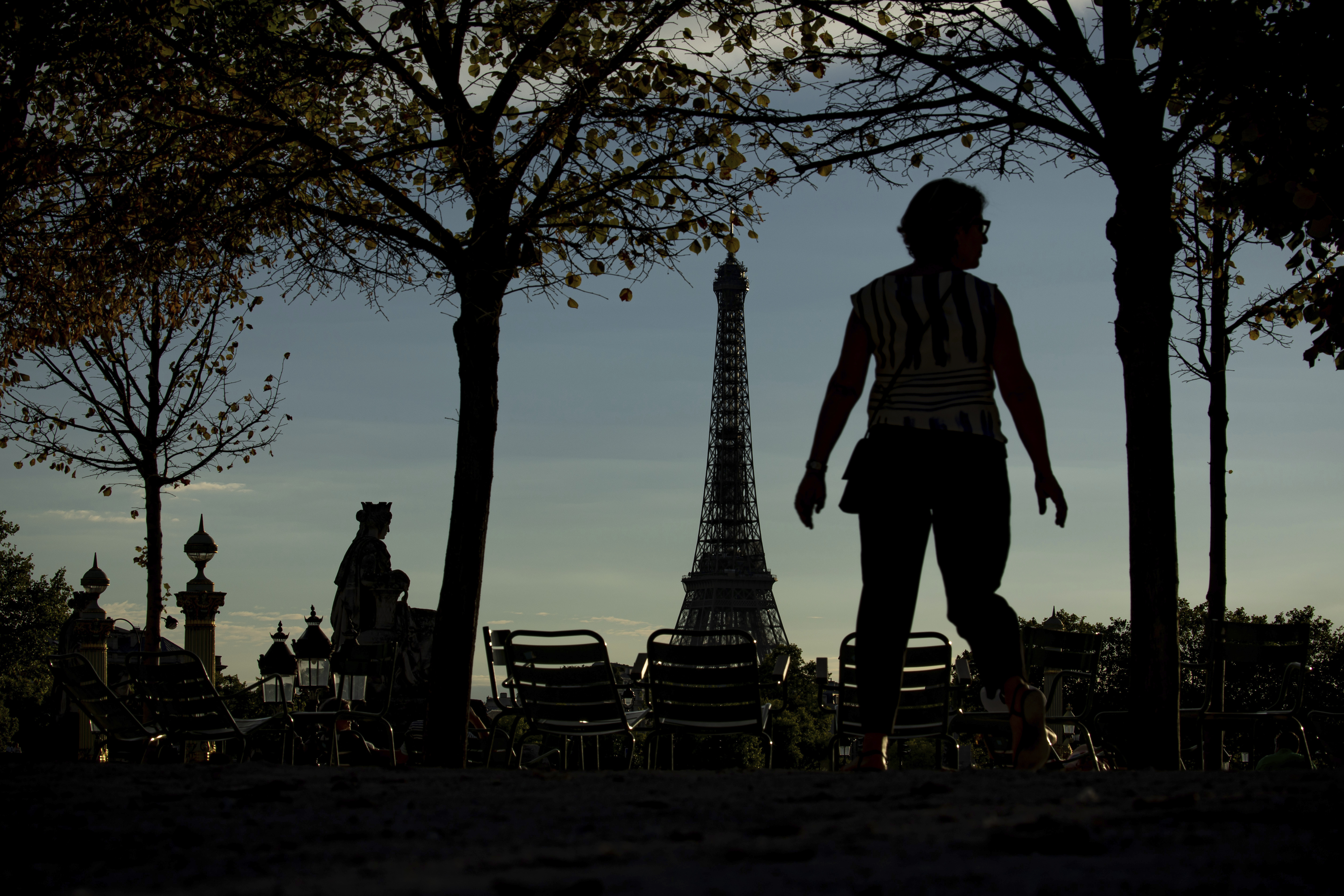 Lights out early for Eiffel Tower as Paris saves energy