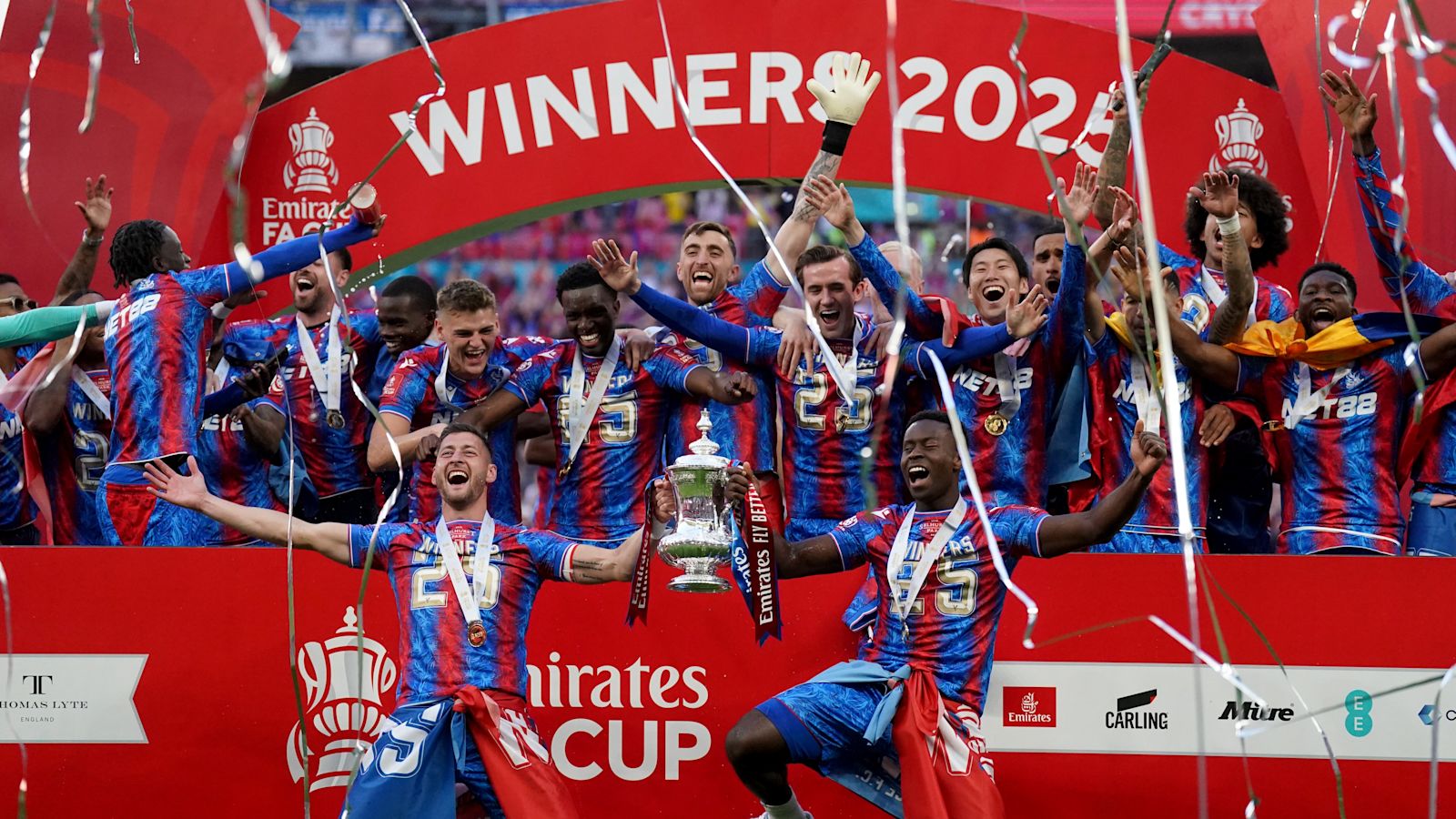 Crystal Palace gewinnt den FA Cup und sichert sich den ersten großen Pokal ...