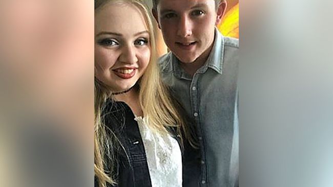 290322 Chloe Rutherford and Liam Curry Family Photo