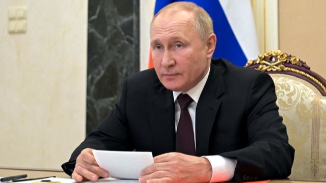 Vladimir Putin says Russia will not invade Ukraine but sends warning to ...