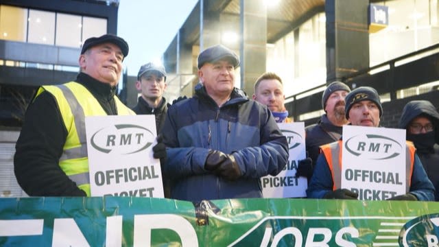 Andrew Haines on LinkedIn: RMT union members at Network Rail vote to accept  new pay offer