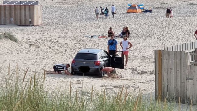 Beachgoers dig their car out of the sand in Cornwall. BPM Media/ Josh Munyard