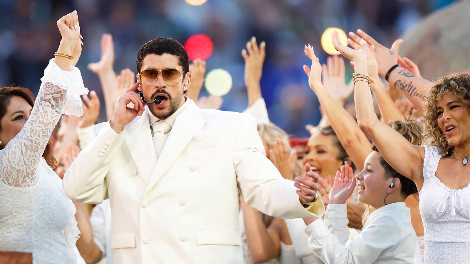 Bad Bunnys energiegeladener Auftritt in der Halbzeitshow des Super Bowls ...