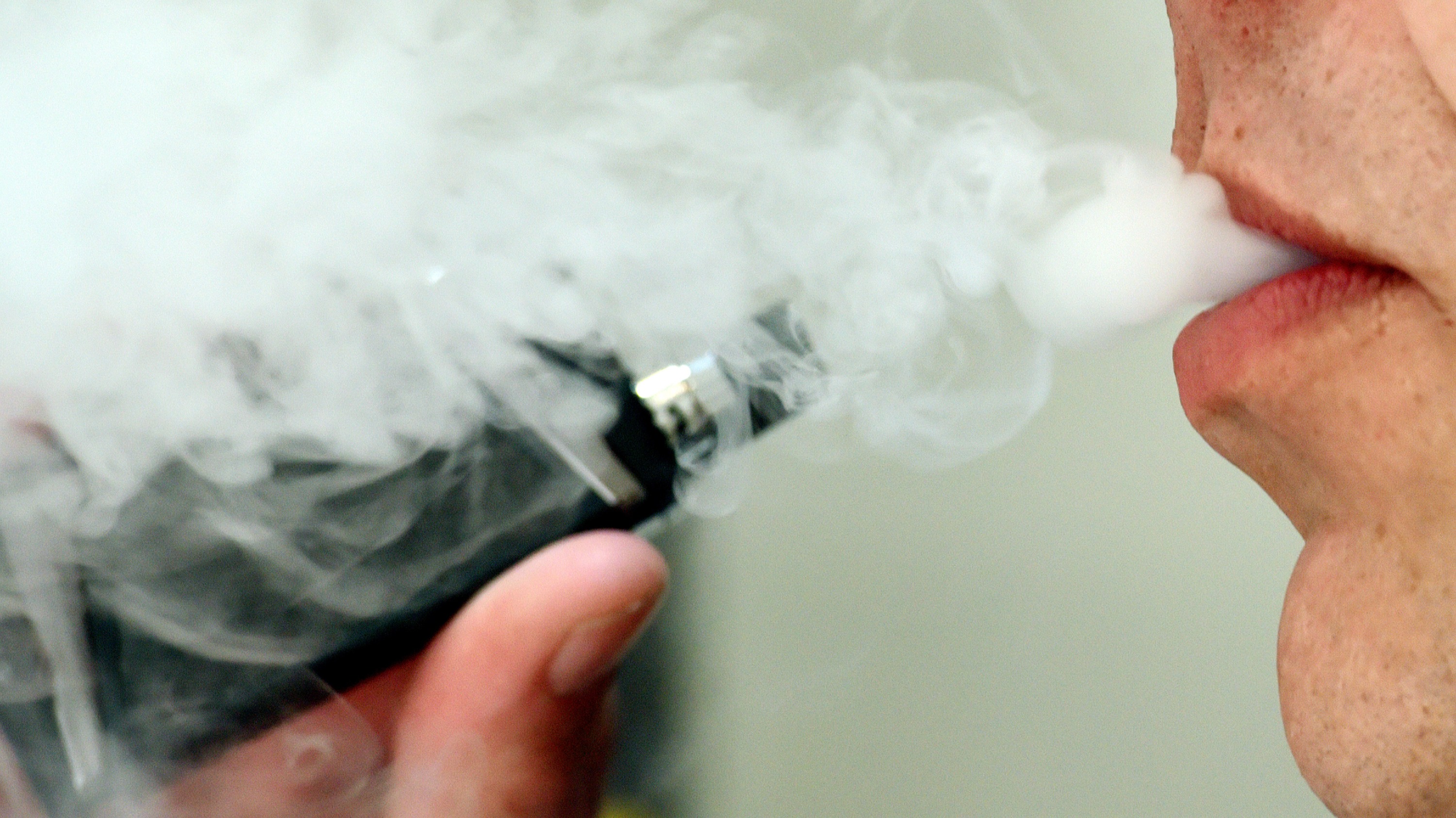 400 000 pregnant women among 5.1m Brits who vape everyday