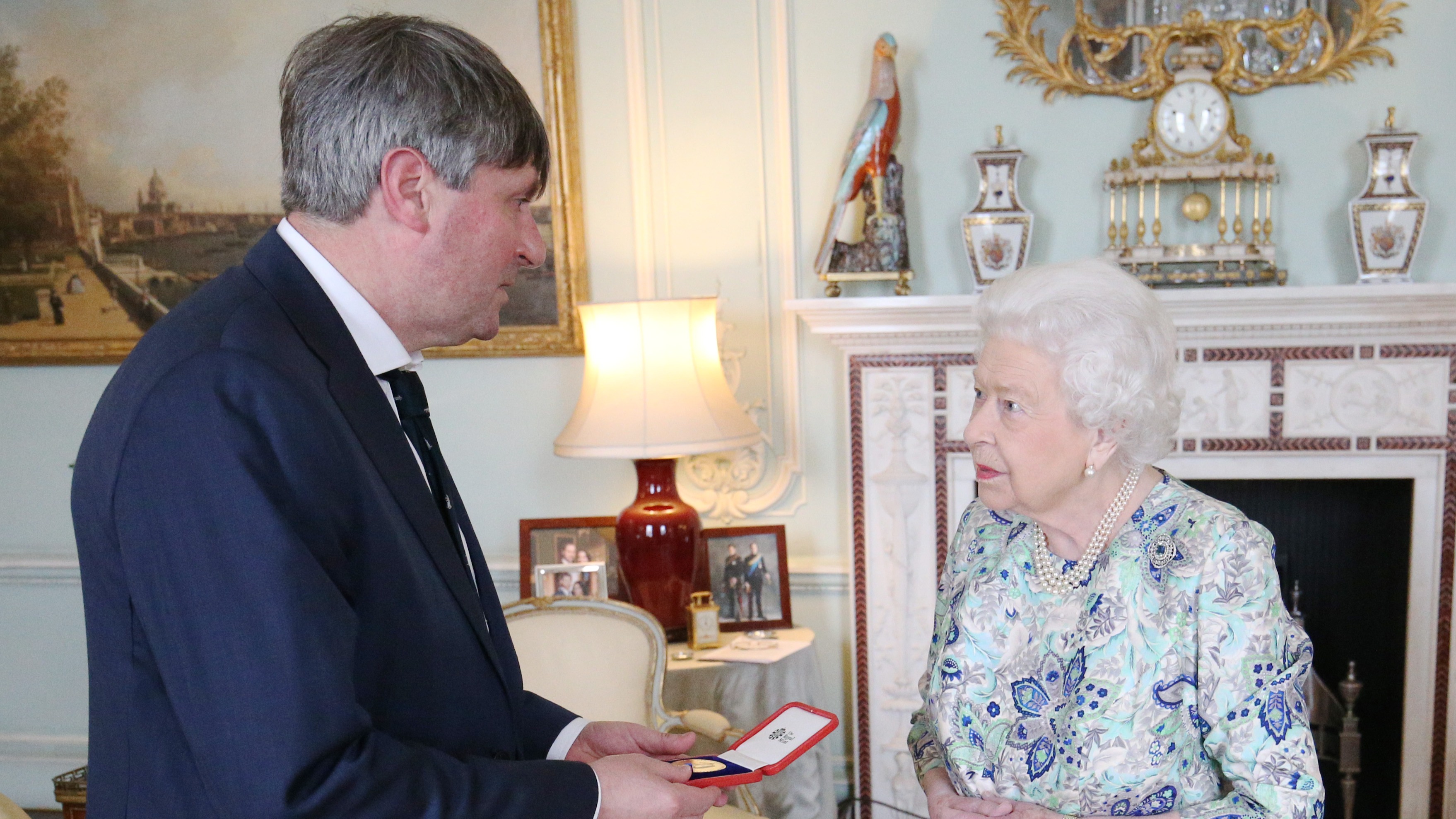 Poet Laureate Simon Armitage marks death of Queen with poem about monarch's favourite flowers | ITV News