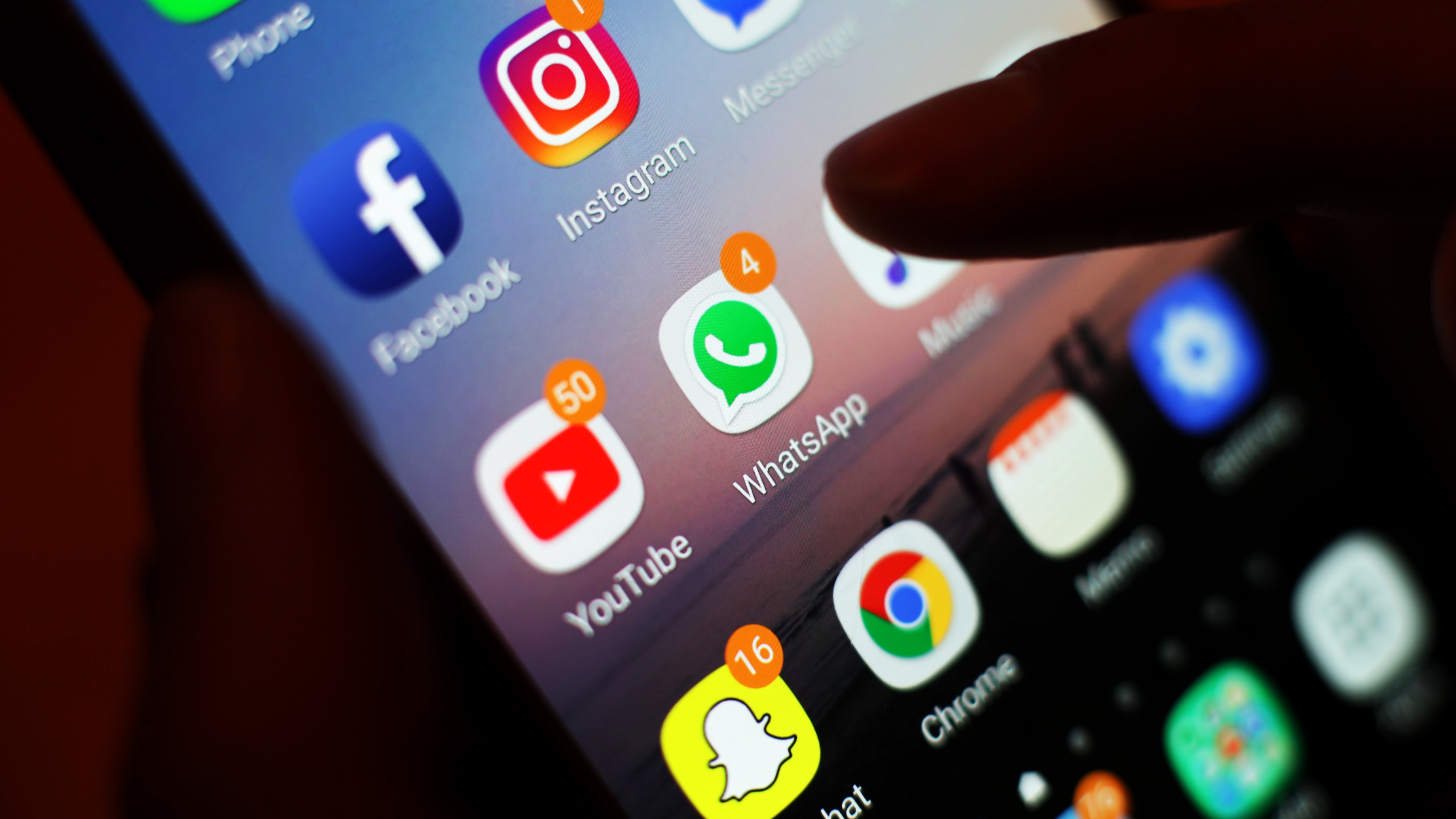 Advertising regulator 'failing to protect children from gambling marketing'