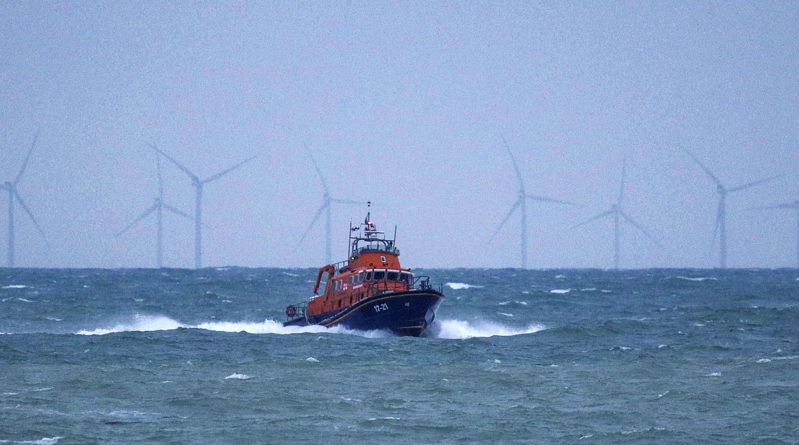 Search For Two Missing Fishermen Resumes After Boat Sinks Off East Sussex Coast Itv News