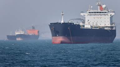 Starmer condemns Iran strikes on UAE as US fights to open Strait of Hormuz