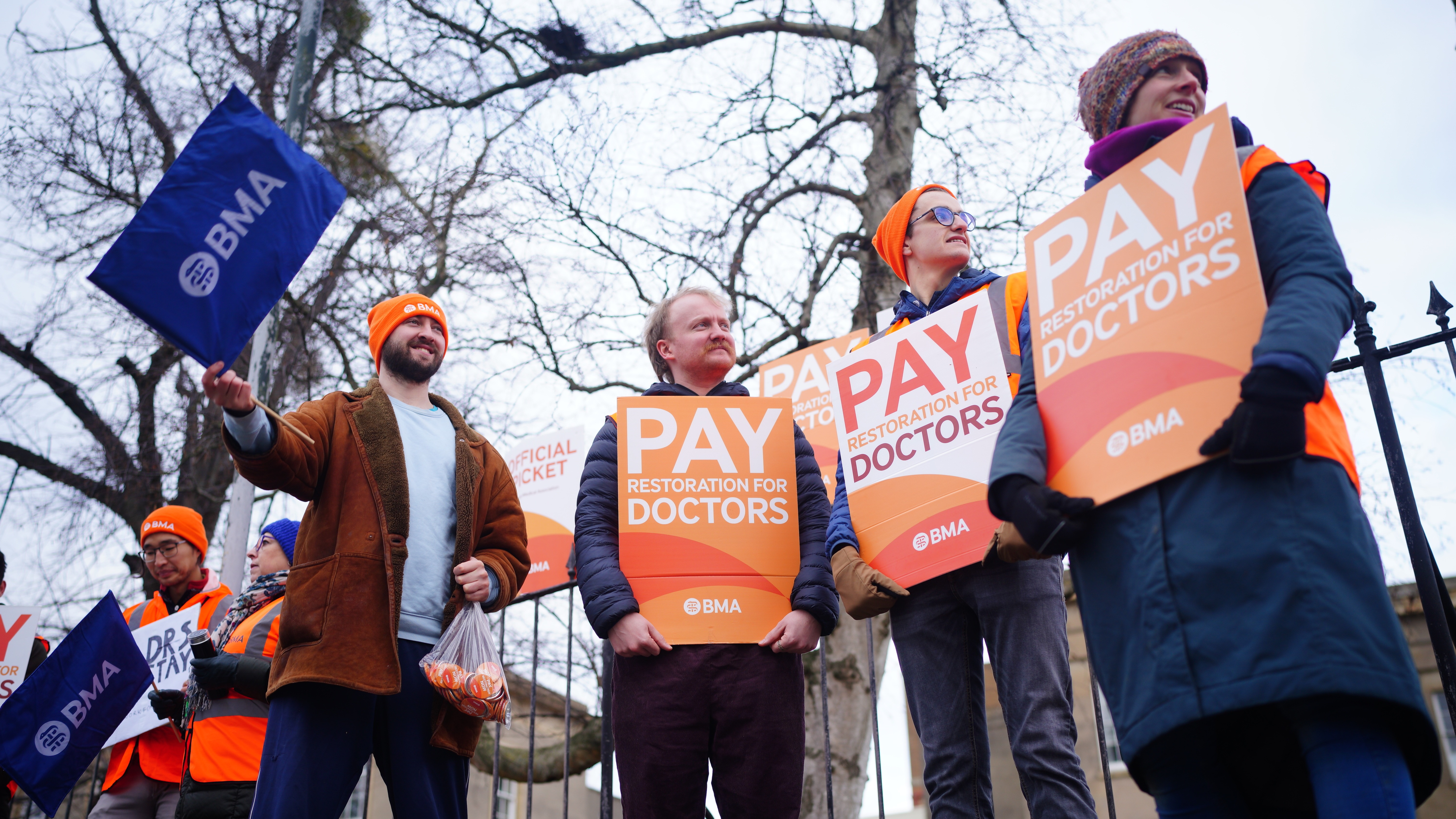 Längster Streik in der Geschichte des NHS führt zu mehr als 113 ...