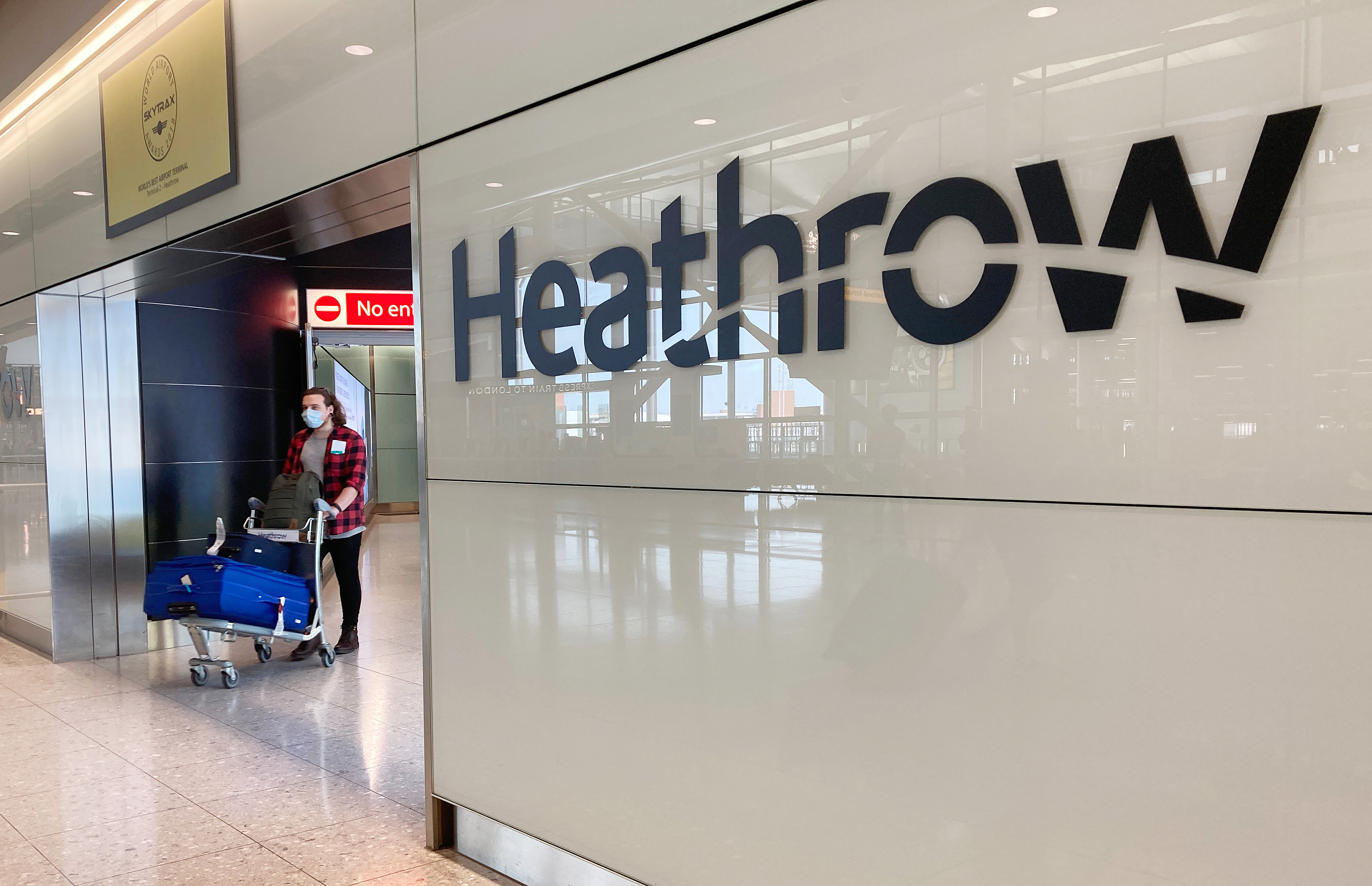Jobs at risk as Heathrow begins consulting with unions over pay cuts | London