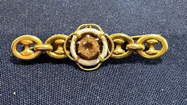 Brooch given to first passenger to board doomed steamship found at roadshow