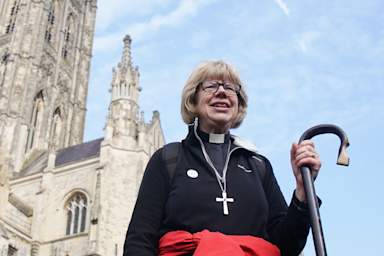 First woman to be enthroned as Archbishop of Canterbury in historic ceremony