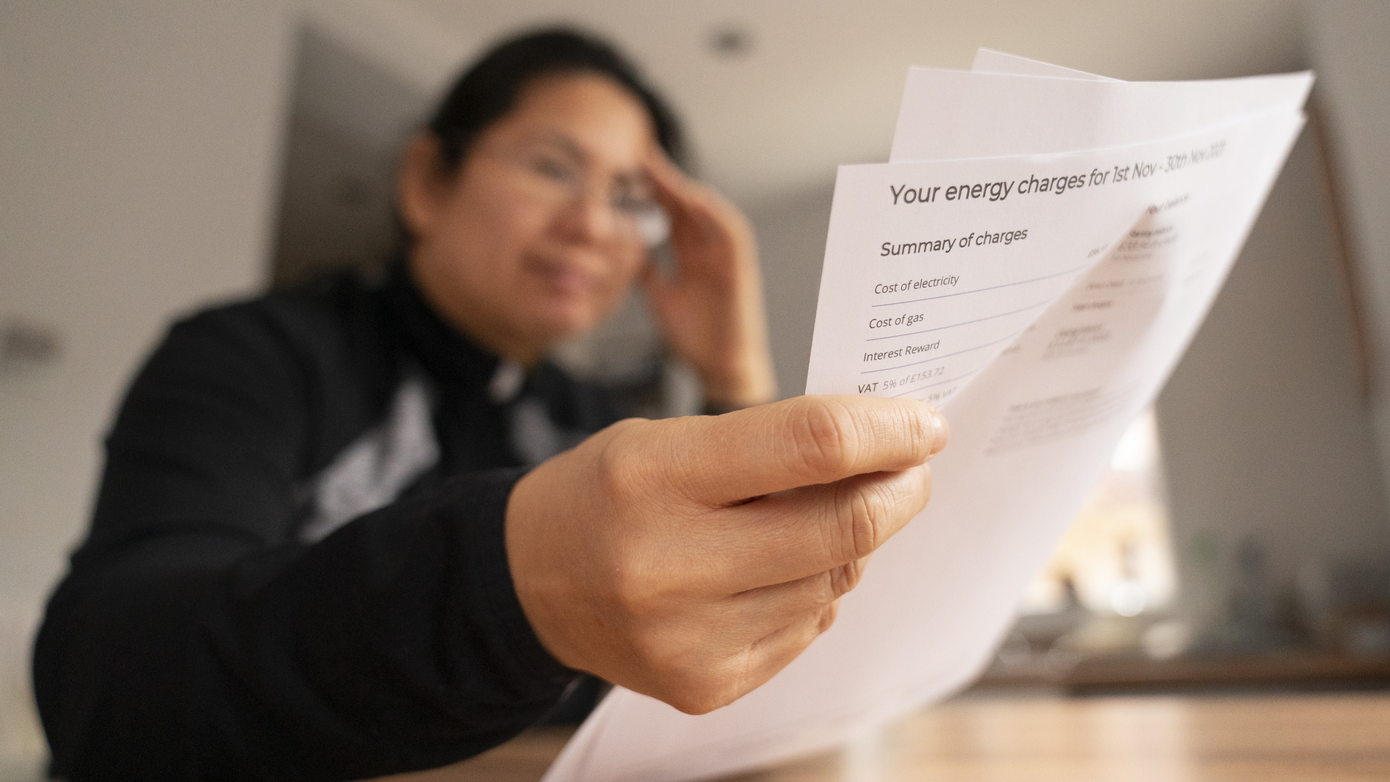 Experts urge customers to seek best savings after Ofgem lowers price cap