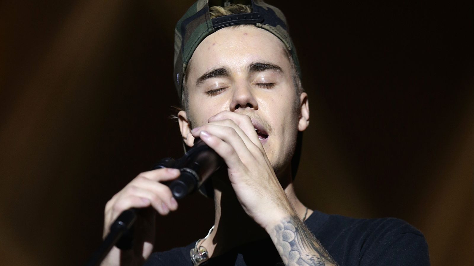 Justin Bieber sells rights to his music for a reported £162