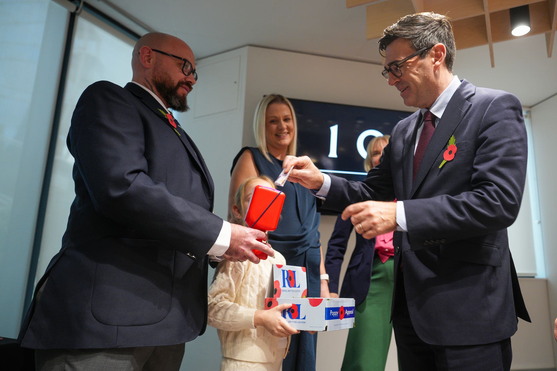 PM meets Poppy Appeal collectors and armed forces veterans at No 10 ...