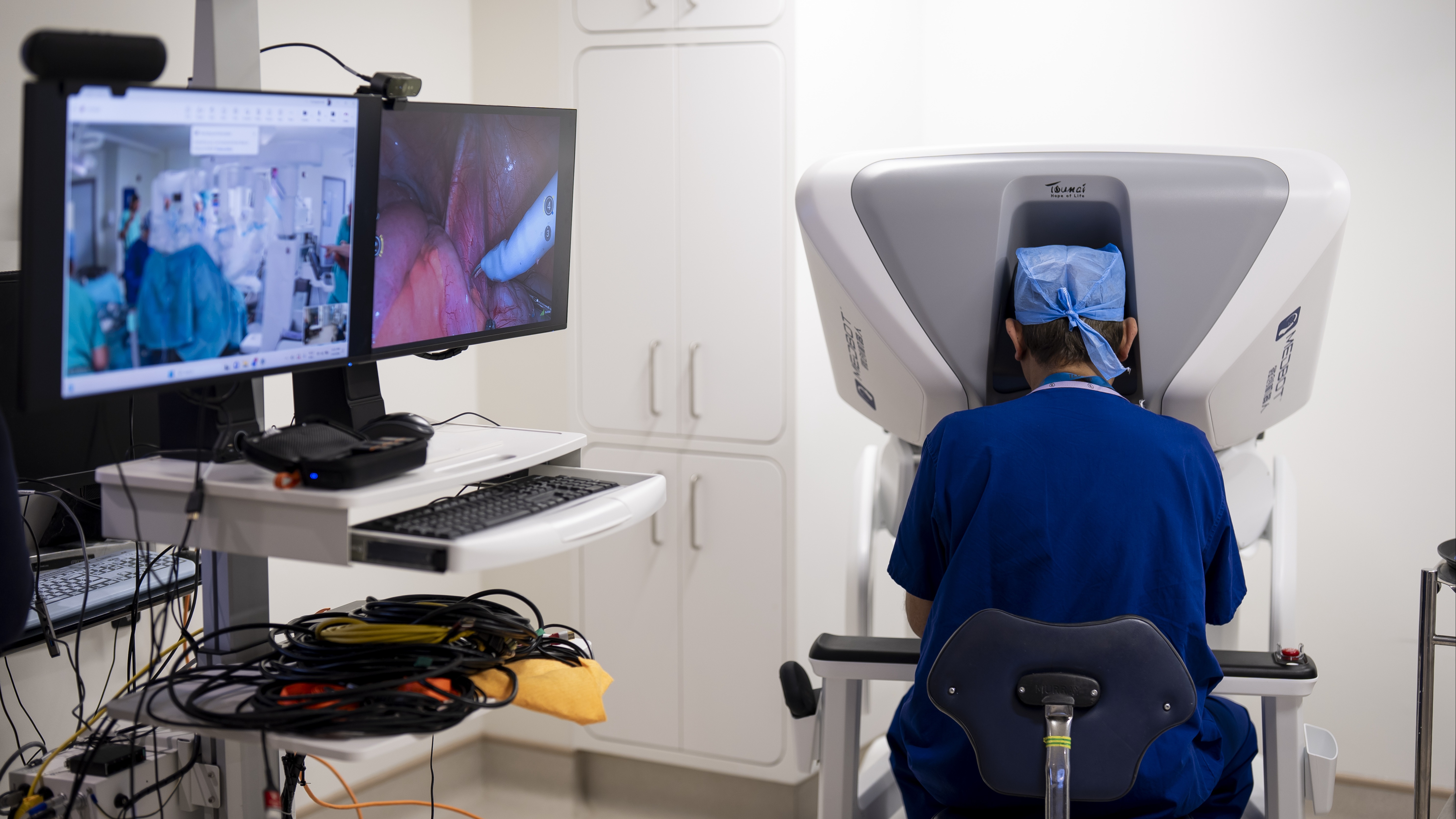 Doctor performs remote robotic surgery on man 2,400km away in UK first ...
