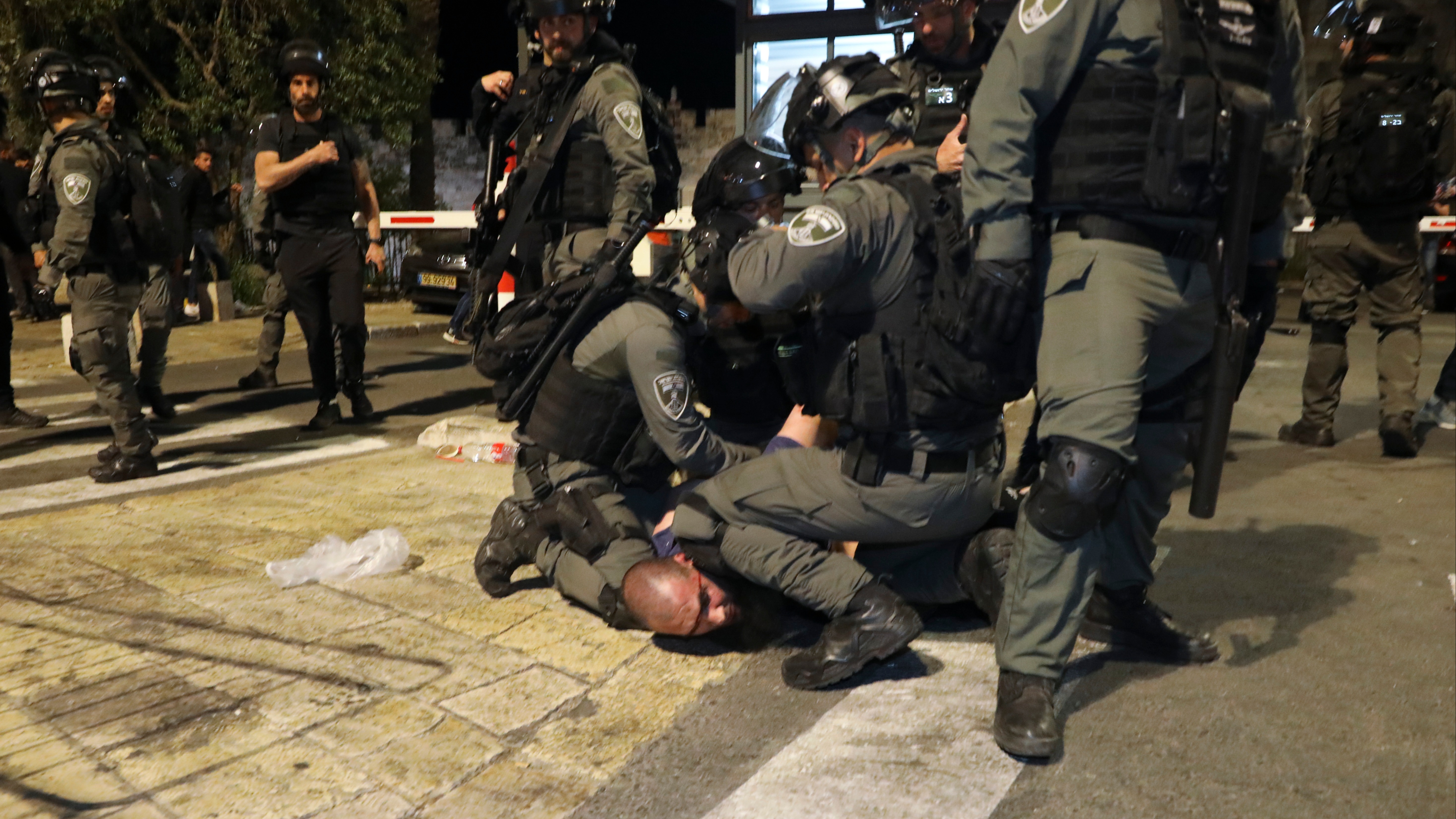 Clashes Continue Between Palestinians And Israeli Police At Al Aqsa Mosque Itv News