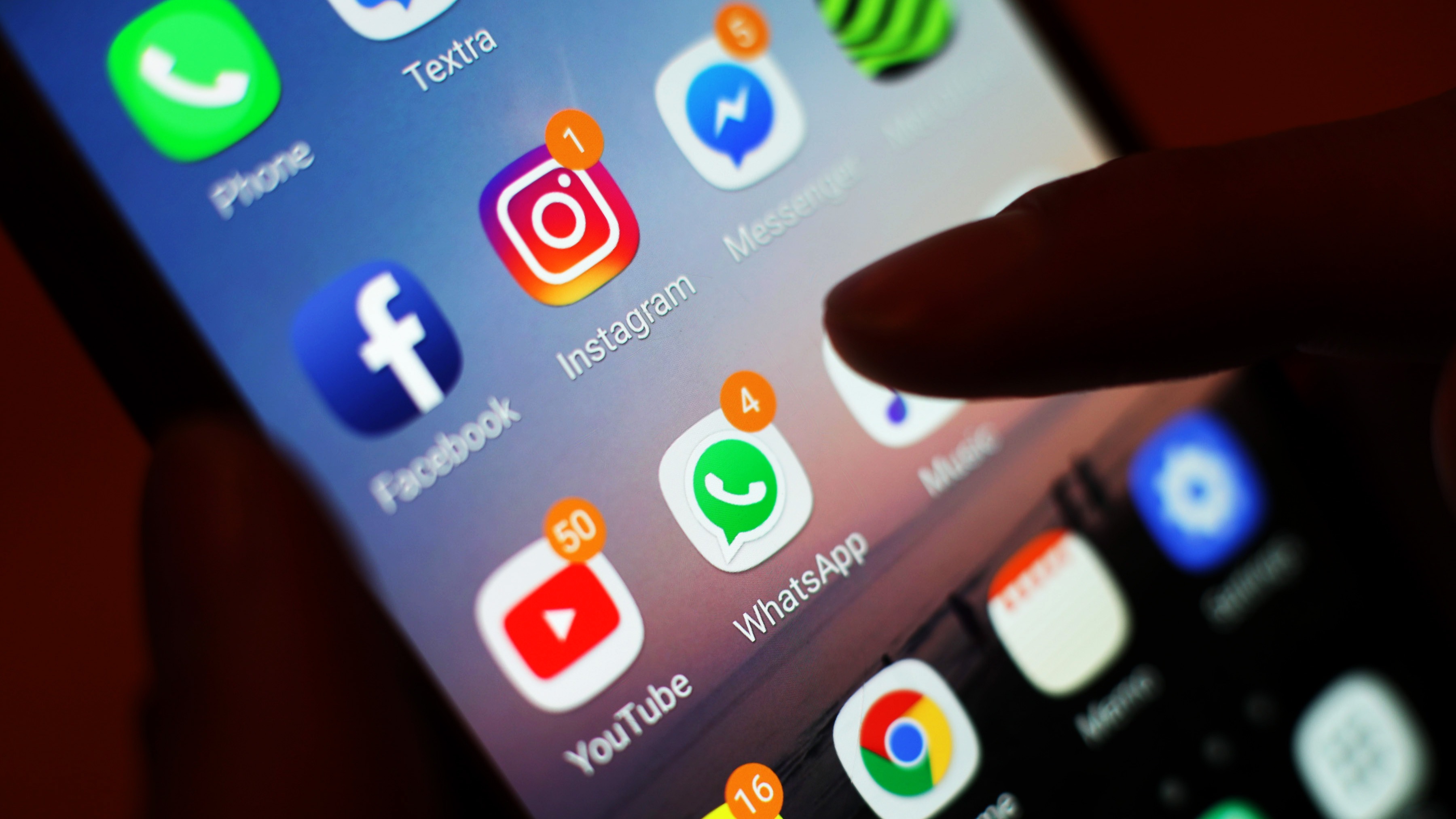 Covid Snapchat Tiktok Reddit And Youtube Encourage Young People To Get Vaccinated Itv News