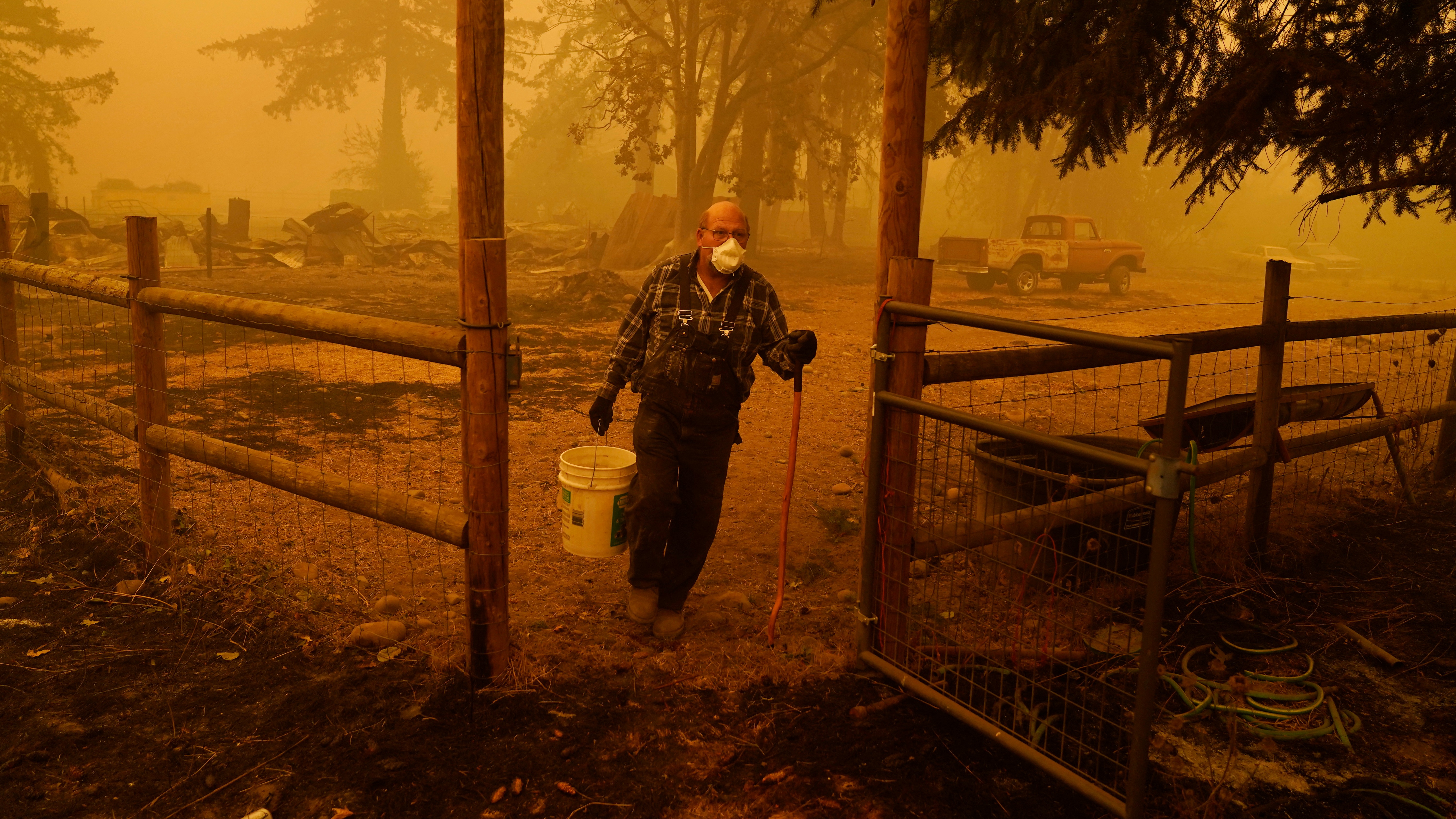 At least 30 dead as US wildfires push poor air quality 'off the charts ...